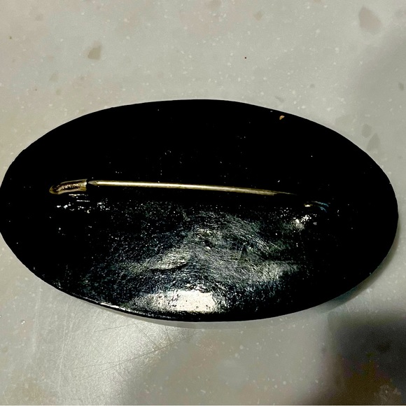 Vintage Hand Painted Brooch from Russia. Bought in 1983 (30 years ago) - Picture 2 of 2